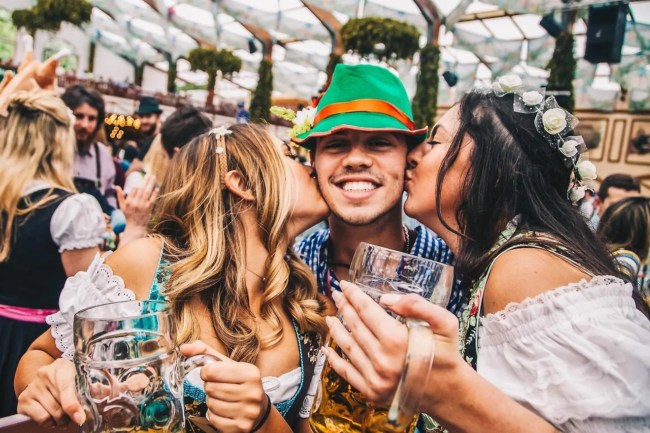 فندق Festanation Oktoberfest Camp #1 ميونيخ مكان تخييم